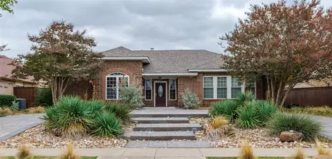 2019 Oakbluff Dr, Carrollton, TX 75007