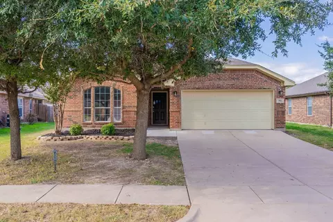 252 Creekside Dr, Saginaw, TX 76131