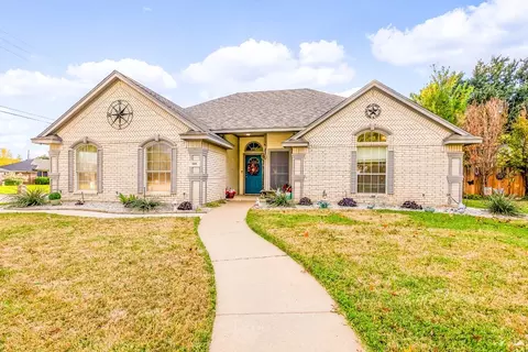 1101 Highcrest Dr, Burleson, TX 76028