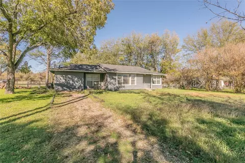 304 W 1st St, Springtown, TX 76082