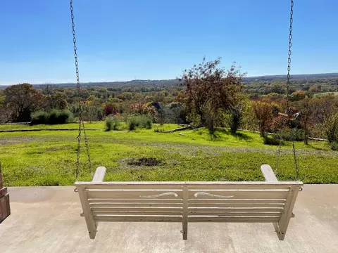 100 Dustin Cir, Hudson Oaks, TX 76087