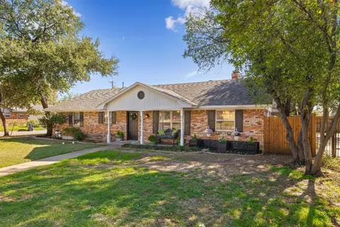 1317 Amherst Dr, Denton, TX 76201