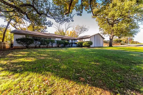 5908 Truman Dr, Fort Worth, TX 76112