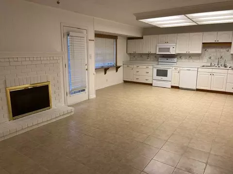 915 Roaring Springs Rd, Fort Worth, TX 76114