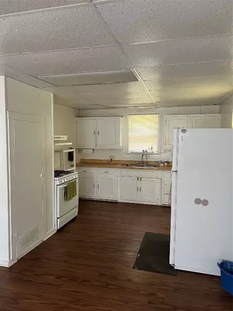 317 N Elm St, Muenster, TX 76252