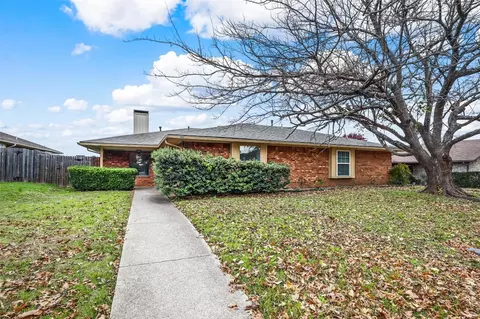 806 Shadywood Ln, Desoto, TX 75115