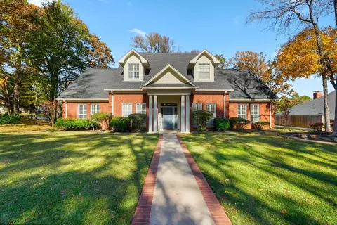 1221 Daffodil Ln, Longview, TX 75604