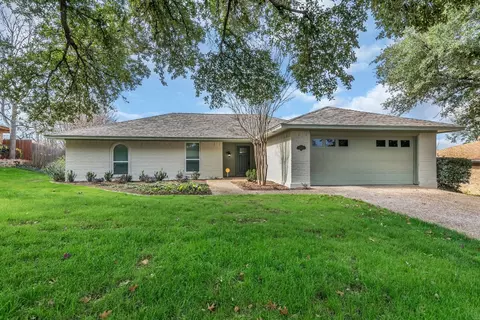 6800 Whitman Ave, Fort Worth, TX 76133