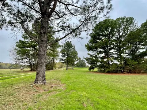 9230 Myrtlewood Dr, Grandview, TX 76050