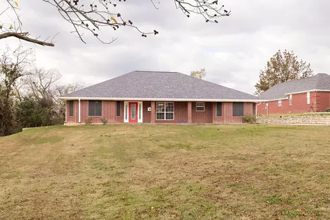 1305 N 10th St, Honey Grove, TX 75446