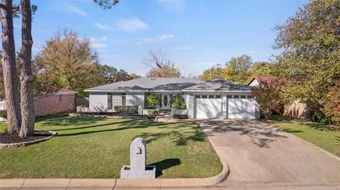 3733 Holland Dr, North Richland Hills, TX 76180