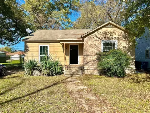 609 W Owings St, Denison, TX 75020