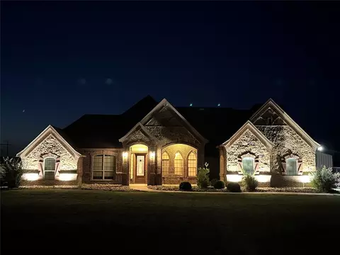 137 Mesquite Dr, Decatur, TX 76234