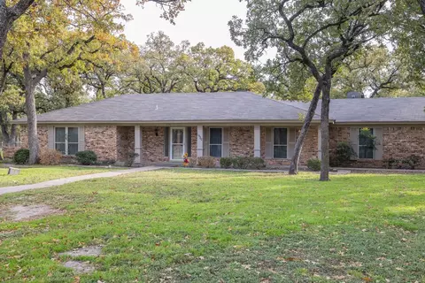 1920 Thousand Oaks Dr, Burleson, TX 76028