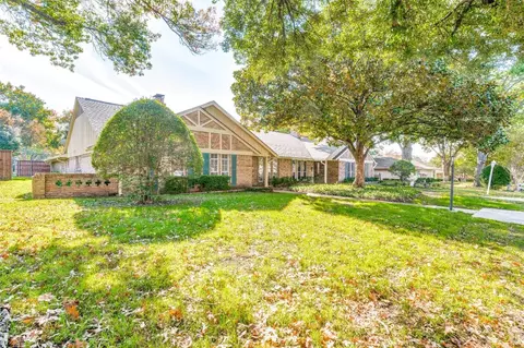 3760 Weeburn Dr, Dallas, TX 75229