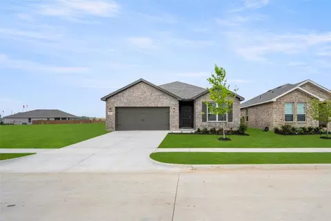111 Lost Oak Dr, Cleburne, TX 76031