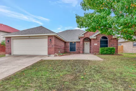 5731 Chelmsford Trl, Arlington, TX 76018