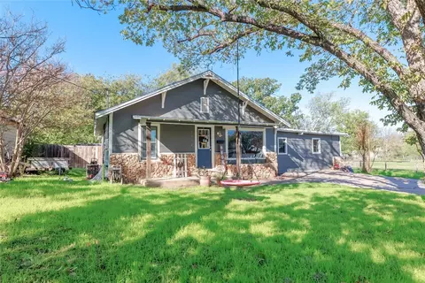 1912 S Cypress St, Brady, TX 76825