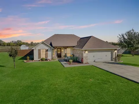 202 Butler St, Savoy, TX 75479