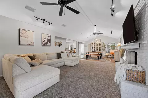 301 Tryall Dr, Runaway Bay, TX 76426