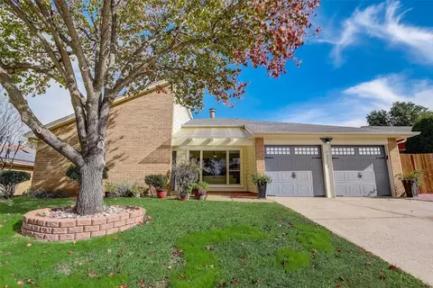 3212 Emerald St, Bedford, TX 76021