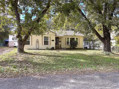 1021 N Johnson St, Mineola, TX 75773