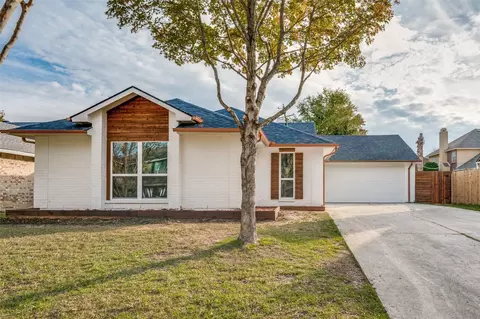 2402 Edinburgh St, Arlington, TX 76018