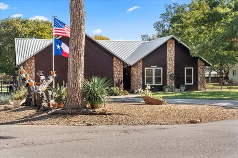 214 Plantation Dr, Tool, TX 75143