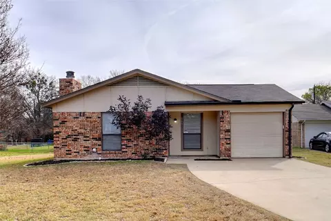844 James St, Azle, TX 76020