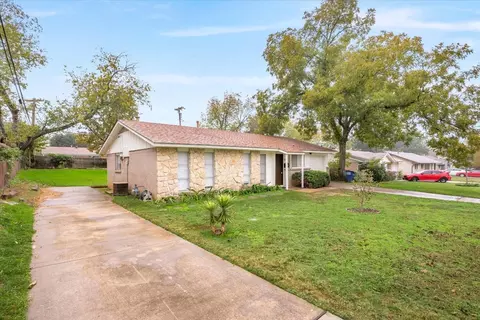 603 Pauline St, Euless, TX 76040 photo 2