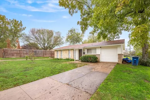 603 Pauline St, Euless, TX 76040 photo 3