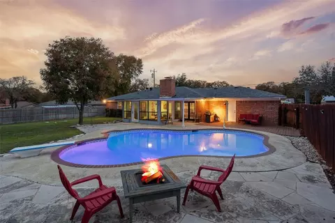 2607 Oaks Dr, Granbury, TX 76049