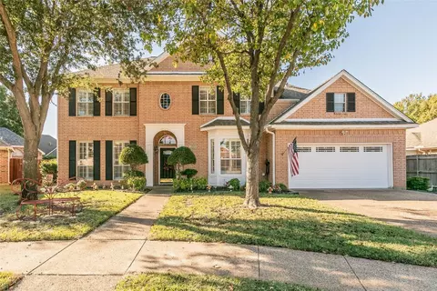 3104 Creekwood Ct, Bedford, TX 76021