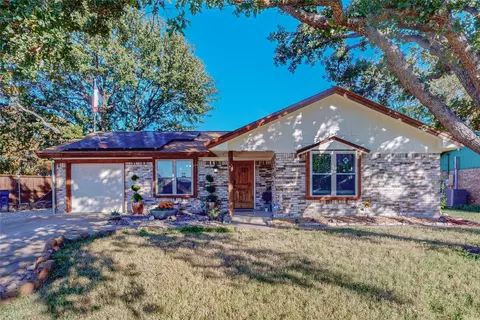 161 Lilac Ln, Azle, TX 76020