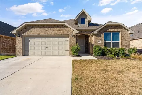 213 Bayonet Dr, Fort Worth, TX 76108