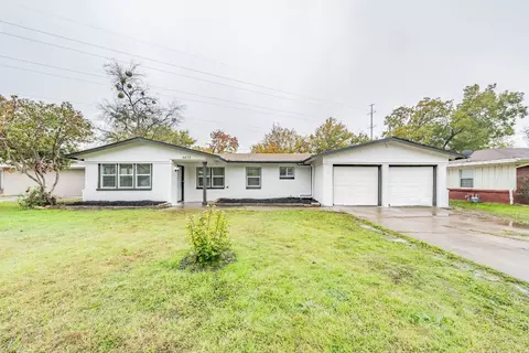 6832 John Dr, Richland Hills, TX 76118