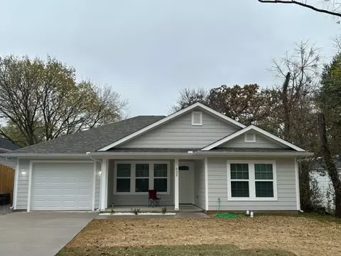 932 W Chase St, Denison, TX 75020