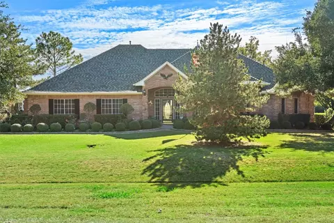 9500 Timbercrest Dr N, Burleson, TX 76028