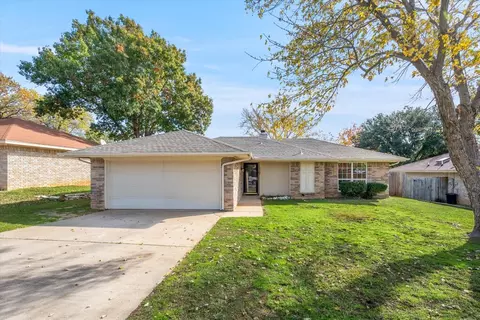2508 Cranberry Ln, Euless, TX 76039