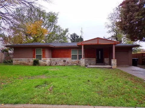 3840 W Spurgeon St, Fort Worth, TX 76133