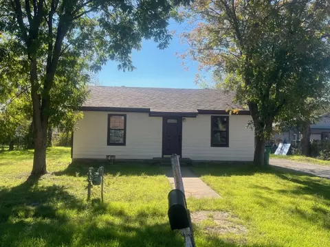 5813 Yeary St, Sansom Park, TX 76114