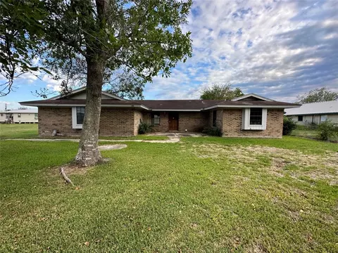 34 Avenue C E, Port Lavaca, TX 77979