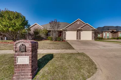 1004 Louise Ln, Ennis, TX 75119