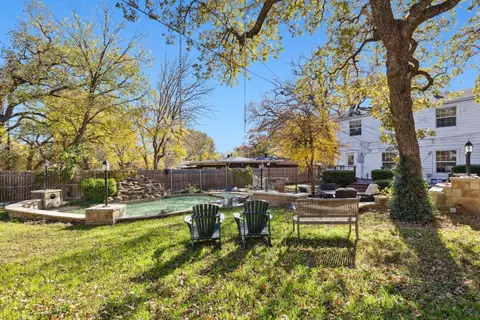 5263 Meadowbrook Dr, Fort Worth, TX 76112