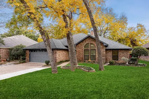 1012 Steeplewood Dr, Grapevine, TX 76051
