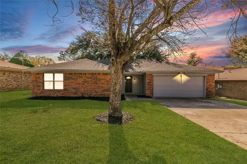 2706 Blue Quail Dr, Arlington, TX 76017