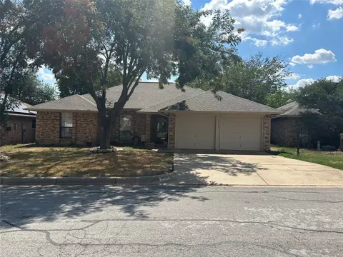 1529 Clarendon St, Fort Worth, TX 76134
