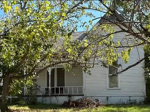 414 N Main St, Farmersville, TX 75442