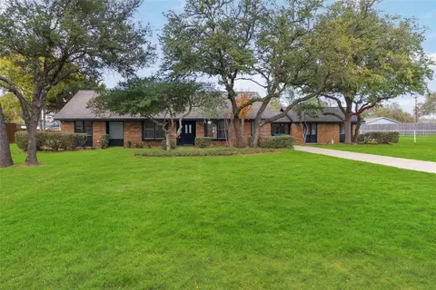 4015 Raintree Dr, Flower Mound, TX 75022