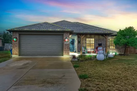 2012 Maxwell Ct, Aubrey, TX 76227